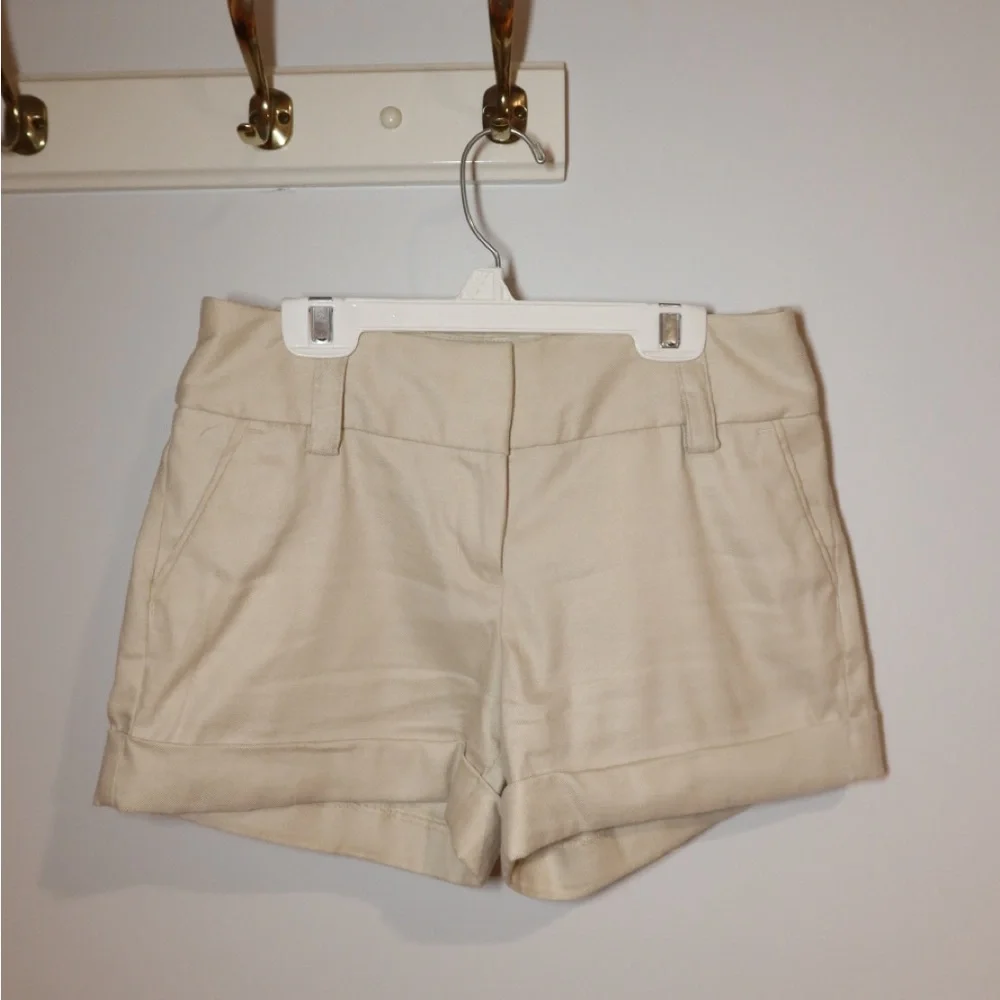 Express Midi Mid Rise Khaki Linen Shorts - Picture 4 of 7